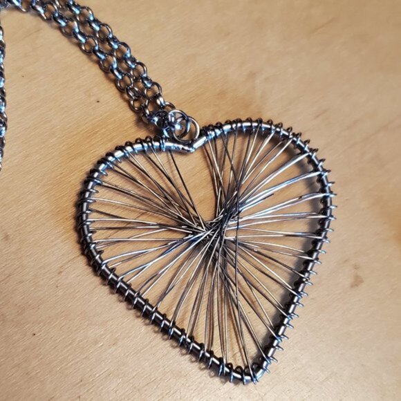 20IN Silver Tone Wire Heart Pendant Necklace Style - Picture 3 of 3